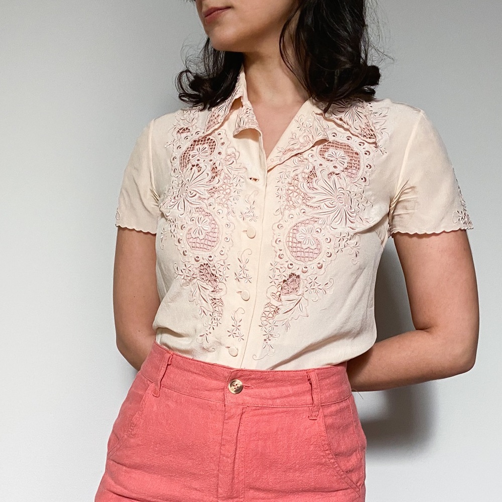Vtg 1940s embroidered 100% silk blouse